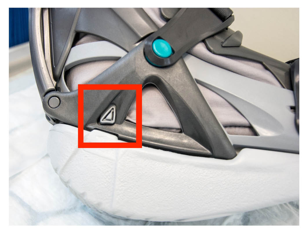 Remove the wedge sole, by pressing the “buttons” on both sides